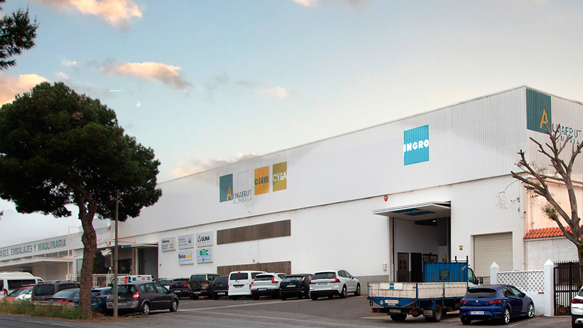 Foto fachada de instalaciones de Ingro y Grupo Almafrut en Vícar